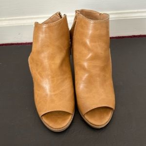 Express open toe shoe